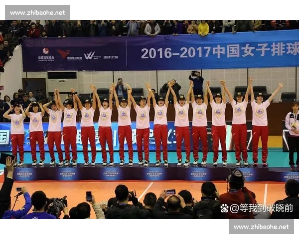 中国女排鏖战荷兰赛场 展现团队精神与不屈斗志的精彩对决 中国女排鏖战荷兰赛场 展现团队精神与不屈斗志的精彩对决